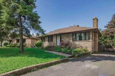 20 BONNYCASTLE Court, Kingston, ON K7M 2S3
