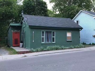 192 York Street, Kingston, On K7k 1r4