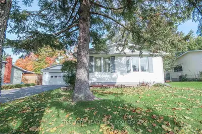 9 Kildare Avenue, Loyalist, On K7n 1j1
