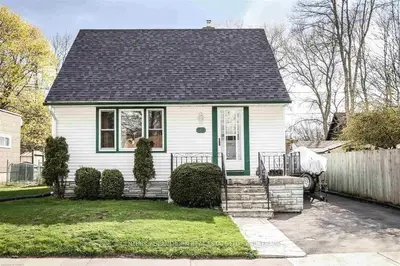 238 Simcoe Street, Greater Napanee, ON K7R 2Y1