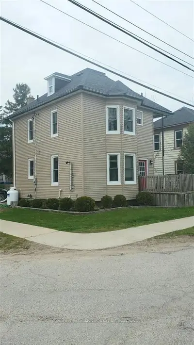 21 Gilbert Street, Lansdowne Village, On K0e 1l0
