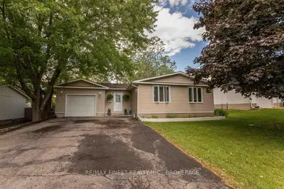 21 Kildare Avenue, Loyalist, On K7n 1j1