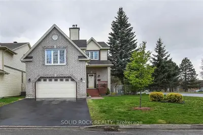 2 BRAMBLEGROVE Crescent, Hunt Club - South Keys and Area, ON K1T 3G4
