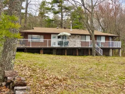 490b Henniger Road, Addington Highlands, On K0h 1k0