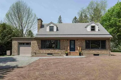 25 Cliffe Road, Front Of Leeds & Seeleys Bay, On K0e 1l0