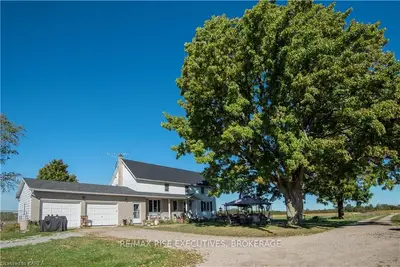 156 Sand Bay Road, Front Of Leeds & Seeleys Bay, On K0e 1l0