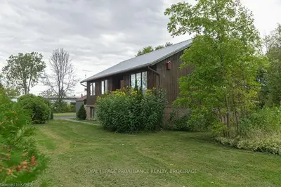 22 St. Lawrence Street, Frontenac Islands, On K0h 2y0