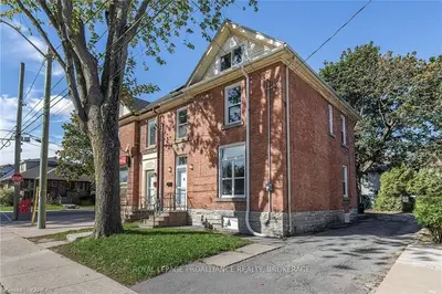 391 Earl Street, Kingston, On K7l 2j6