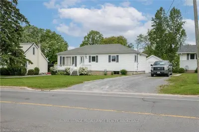 1038 Woodbine Road, Kingston, On K7p 2v9