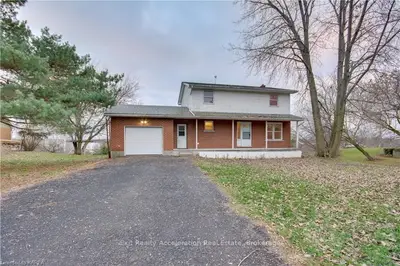 12 SHERMANS POINT Road, Greater Napanee, ON K7R 3K8