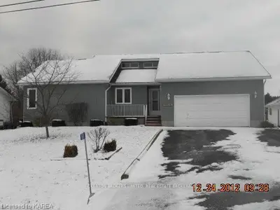 83 E Willowbank Road, Front Of Leeds & Seeleys Bay, On K7g 2v5