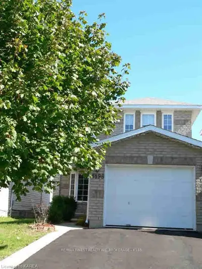 1898 BERRYWOOD Crescent, Kingston, ON K7P 3G4
