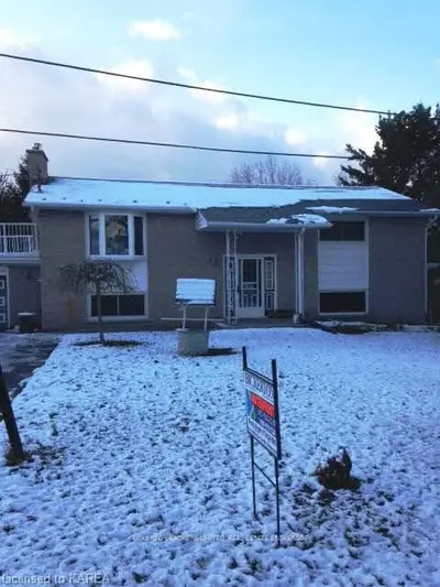 13 Willowbank Road, Front Of Leeds & Seeleys Bay, On K7g 2v5