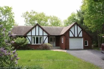 373 1000 Islands Parkway, Front Of Leeds & Seeleys Bay, On K0e 1l0
