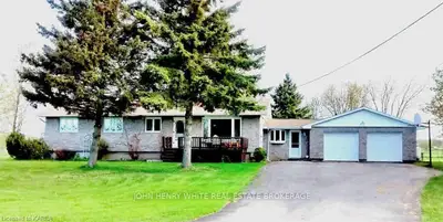 216 Railway Street, Front Of Leeds & Seeleys Bay, On K0e 1l0