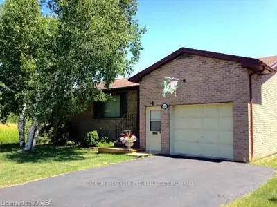 101 Elmwood Drive, Gananoque, On K7g 3a4