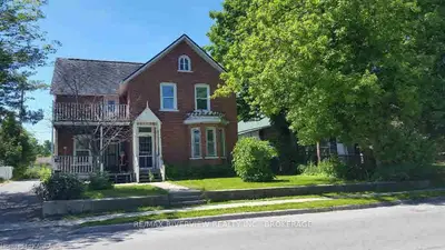625 W KING Street, Gananoque, ON K7G 2H3