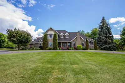 13 Conner Drive, Front of Leeds & Seeleys Bay, ON K7G 2V4