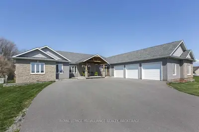17 Dawson Lane, Front Of Leeds & Seeleys Bay, On K7g 2v4