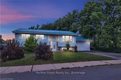 131 Thomas Street E, Greater Napanee, On K7r 1l1