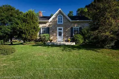 72 River Road, Front Of Leeds & Seeleys Bay, On K0e 1l0