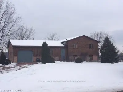 1042 County Road 2, Front Of Leeds & Seeleys Bay, On, K0e 1l0