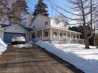 136 IVY LEA Road, Front of Leeds & Seeleys Bay, ON K0E 1L0