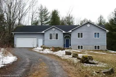 190 Darlingside Drive, Front Of Leeds & Seeleys Bay, On K0e 1l0