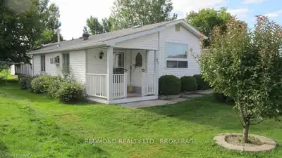 227 BIG HILL Road 27, Leeds and the Thousand Islands, ON K0H 2N0