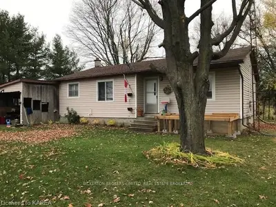 208 Station Road, Front Of Leeds & Seeleys Bay, On K7g 2v4