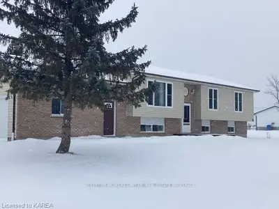 7 Kidd Road S, Out Of Area, On K0e 1l0