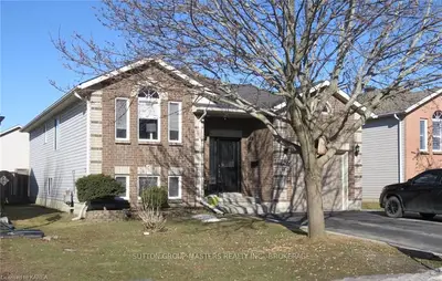 1422 Thornwood Crescent, Kingston, On K7p 3b6