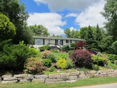 64 Ivy Lea Road, Front Of Leeds & Seeleys Bay, On K0e 1l0
