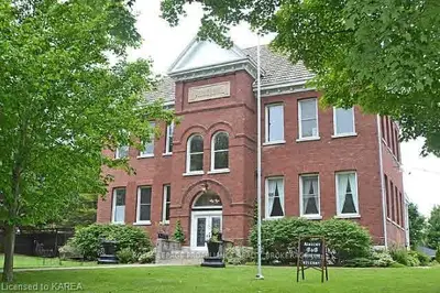 352 ACADEMY Street, Loyalist, ON K0H 1G0