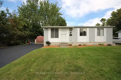 29 Kildare Avenue, Loyalist, On K7n 1j1