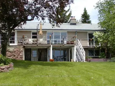4579 County Road 2, Front Of Leeds & Seeleys Bay, On K7g 2v5