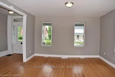 242 N CENTRE Street, Greater Napanee, ON K7R 1P1