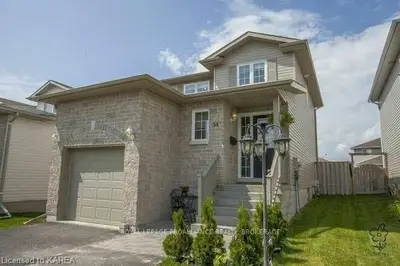 54 Clifford Street, Loyalist, On K7n 1y5