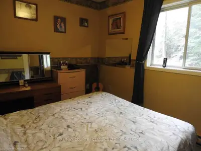 27 SPENCER Avenue, Addington Highlands, ON K0H 1K0