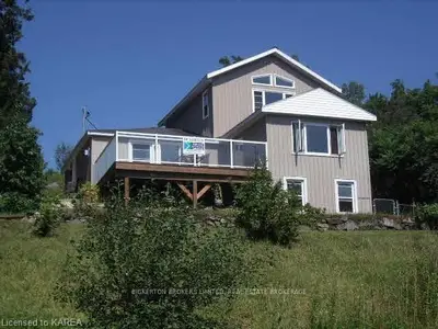Detached in Front of Yonge