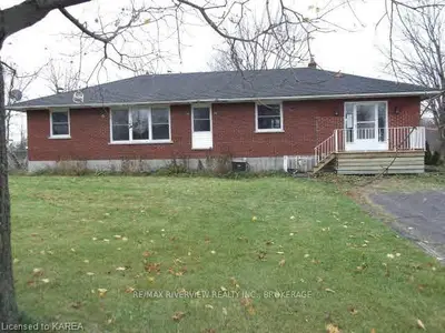 1046 HIGHWAY 32, Front of Leeds & Seeleys Bay, ON K7G 2V3