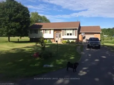 17 Kyes Road S, Front Of Leeds & Seeleys Bay, On K0e 1l0