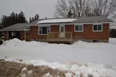 6 Harrison Street, Addington Highlands, On K0h 1p0