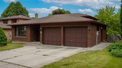 23 Walmer Gardens, London North, On N6g 4h4