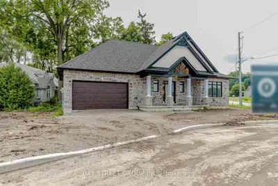 Detached in Brantford