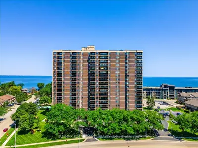 Condo Apartment in Hamilton