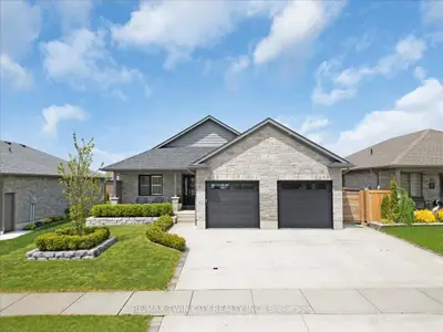 Detached in North Perth
