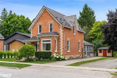 Detached in Blue Mountains