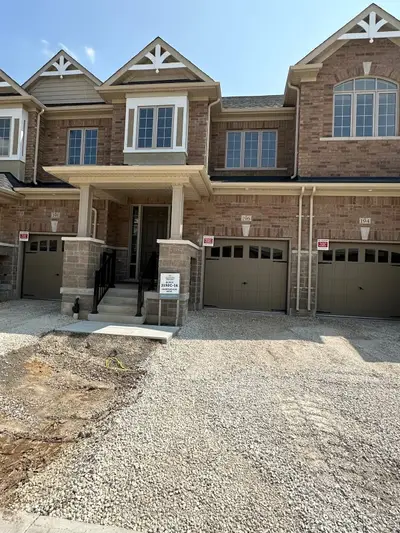 Att/Row/Townhouse in North Dumfries