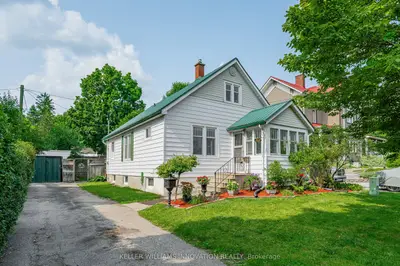 Detached in Woodstock